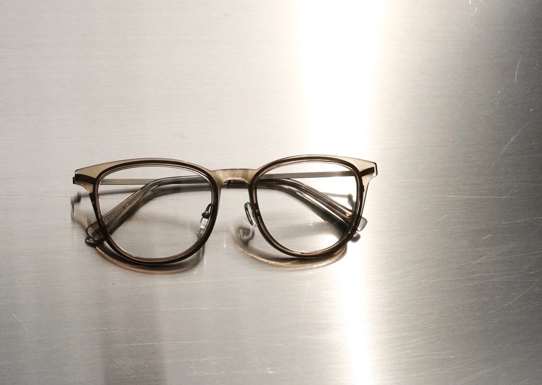 Product shot of custom OEM round optical glasses manufactured by Concept Eyewear. The image showcases classic round frames crafted from high-quality brown copper acetate with precisely fitted clear optical lenses. This demonstrates our core OEM manufacturing capabilities for independent eyewear brands seeking reliable, premium optical frame production in Vietnam and China.