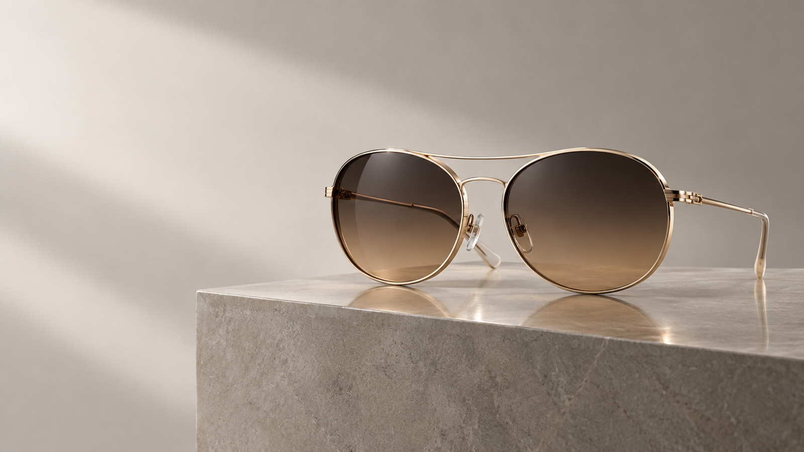 Oversized Metal Sunglasses 2026 – Concept Eyewear OEM/ODM – Concept Eyewear Oversized gold metal sunglasses with gradient brown lenses for 2026 OEM/ODM eyewear collections.